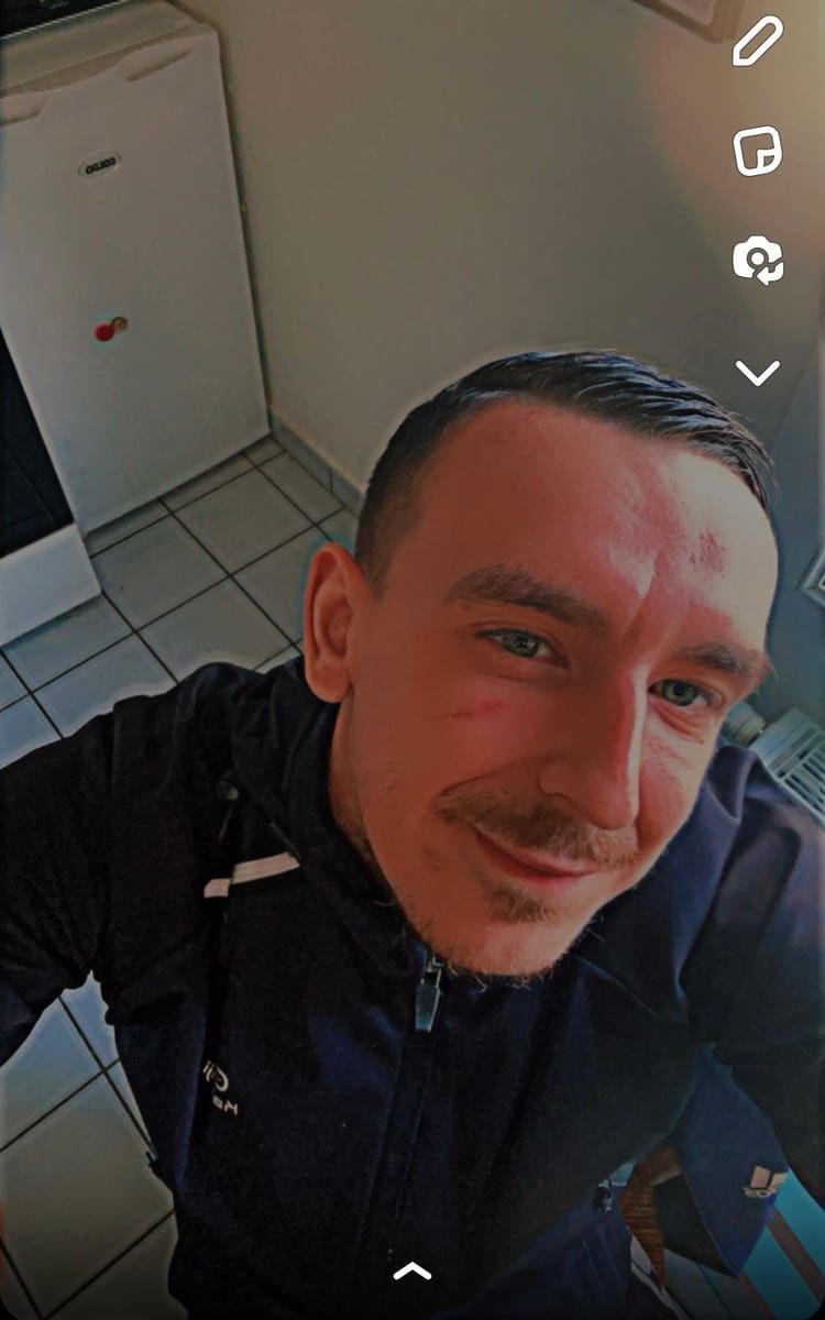 Americo - Sites gay à Villars-Bozon Profil de Americo, 40 ans, Sites gay à Villars-Bozon (Vaud)