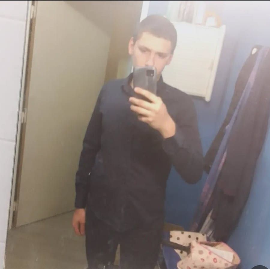 Aris - Sites gay à Amden Profil de Aris, 42 ans, Sites gay à Amden (Saint-Gall)