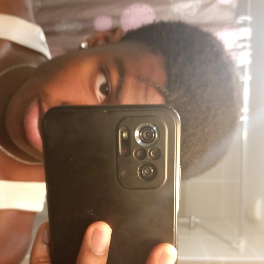 Rowan - Sites gay à Realp Profil de Rowan, 23 ans, Sites gay à Realp (Uri)