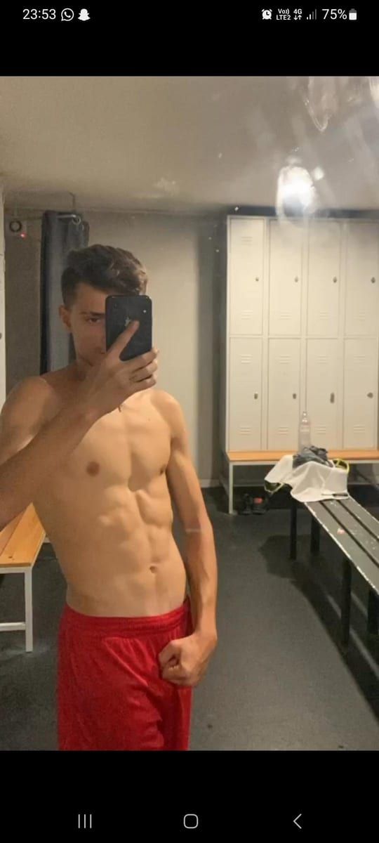 Hyppolite - Sites gay à Thônex Profil de Hyppolite, 36 ans, Sites gay à Thônex (Genève)
