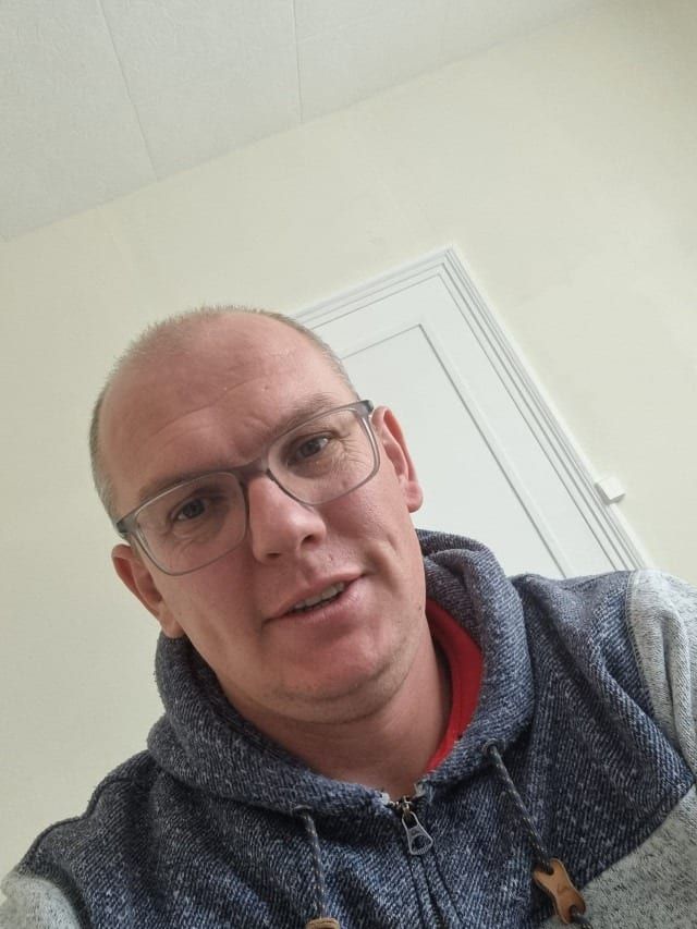 Shelton - Sites gay à Oberfrittenbach Profil de Shelton, 23 ans, Sites gay à Oberfrittenbach (Berne)