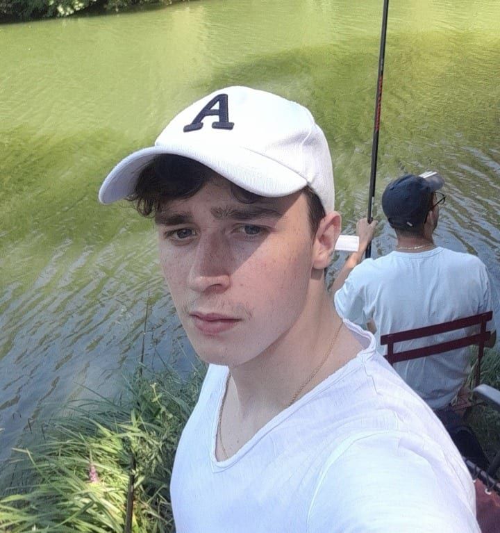 Ivanhoe - Sites gay à Wengi b. Frutigen Profil de Ivanhoe, 22 ans, Sites gay à Wengi b. Frutigen (Berne)