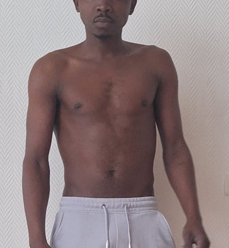 Cris - Sites gay à Môtiers NE Profil de Cris, 30 ans, Sites gay à Môtiers NE (Neuchâtel)
