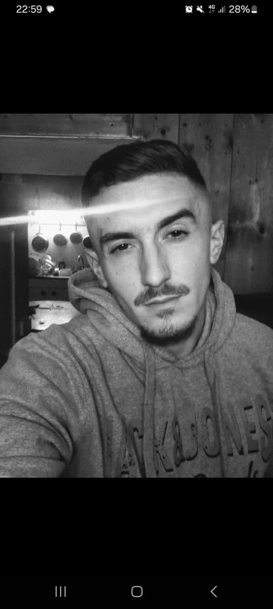 Ervin - Sites gay à Alpnach Dorf Profil de Ervin, 32 ans, Sites gay à Alpnach Dorf (Obwald)