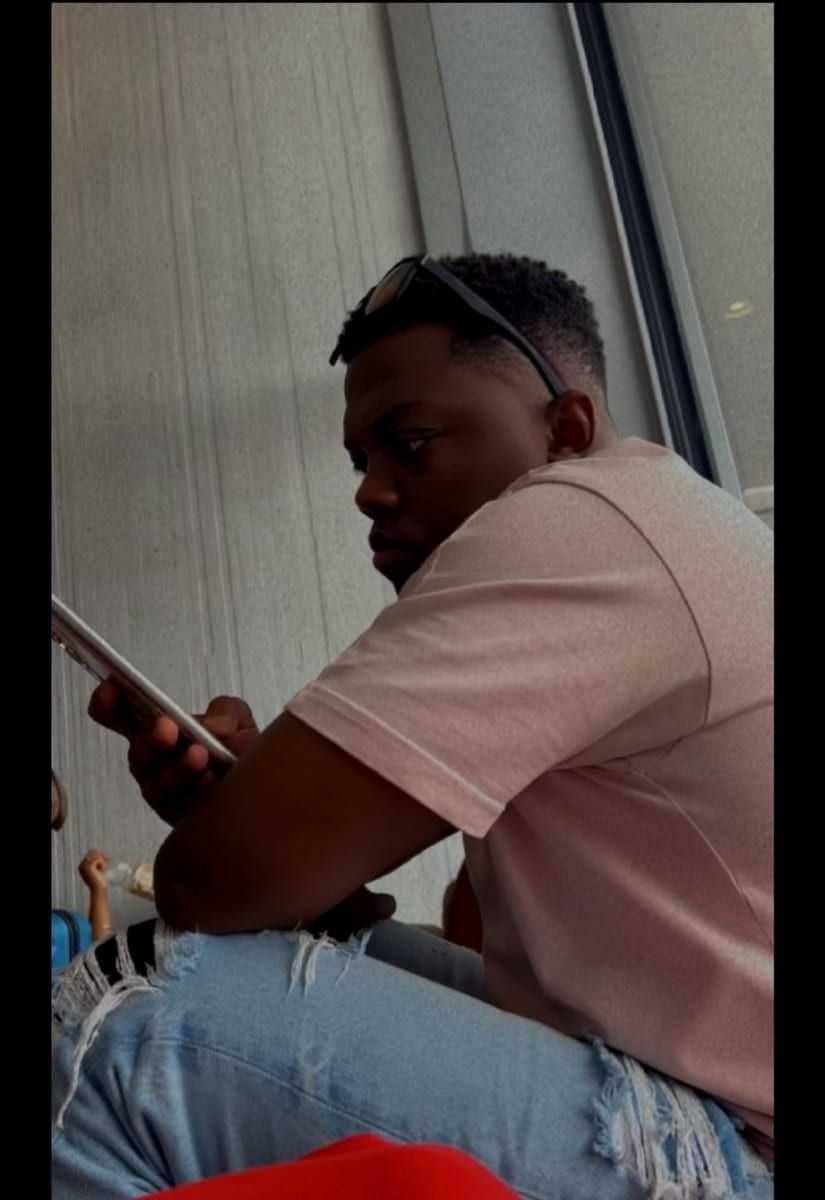 Rehane - Sites gay à Schaffhouse Profil de Rehane, 22 ans, Sites gay à Schaffhouse (Schaffhouse)