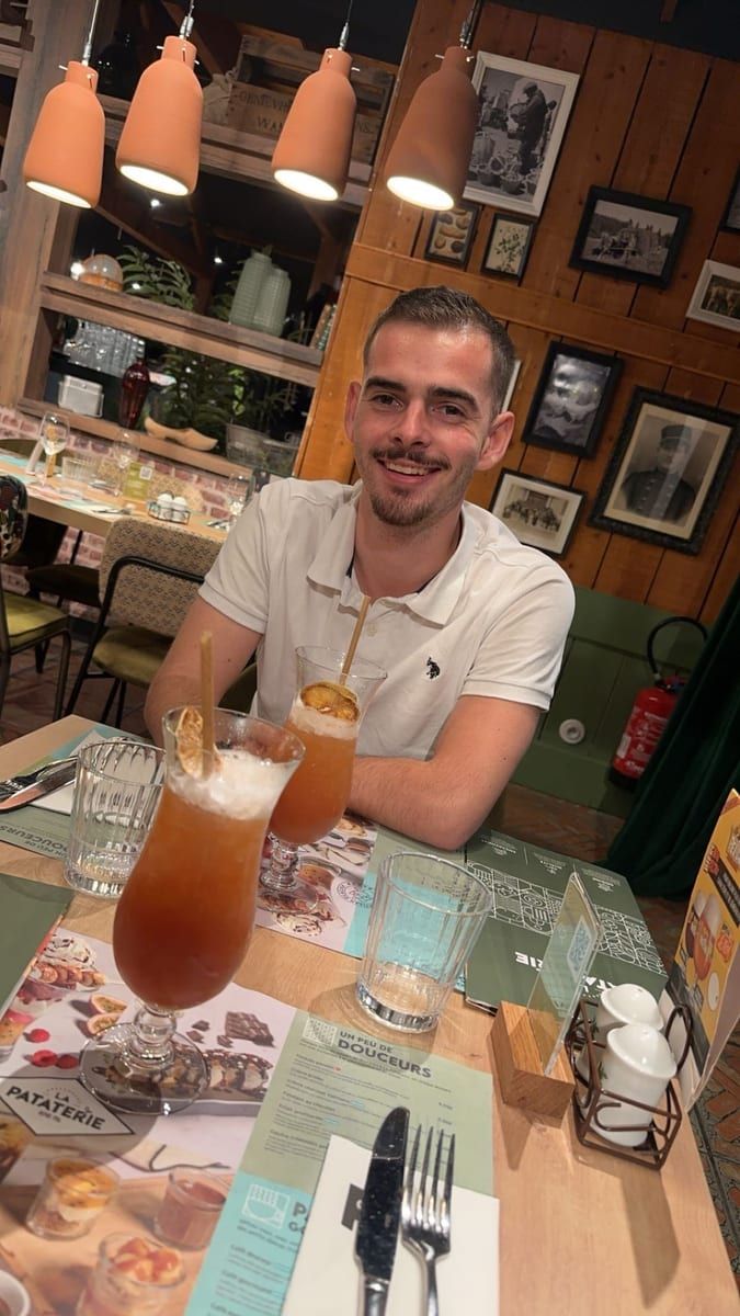 Aaron - Sites gay à Versegères Profil de Aaron, 42 ans, Sites gay à Versegères (Valais)