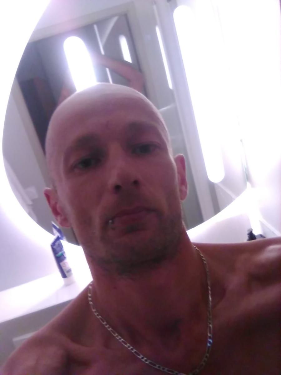 Dani - Sites gay à Putz Profil de Dani, 26 ans, Sites gay à Putz (Grisons)