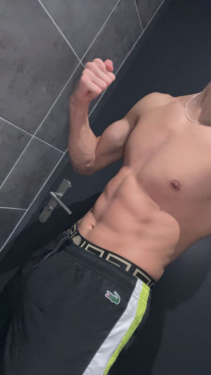 Aurelian - Sites gay à Züberwangen Profil de Aurelian, 23 ans, Sites gay à Züberwangen (Saint-Gall)