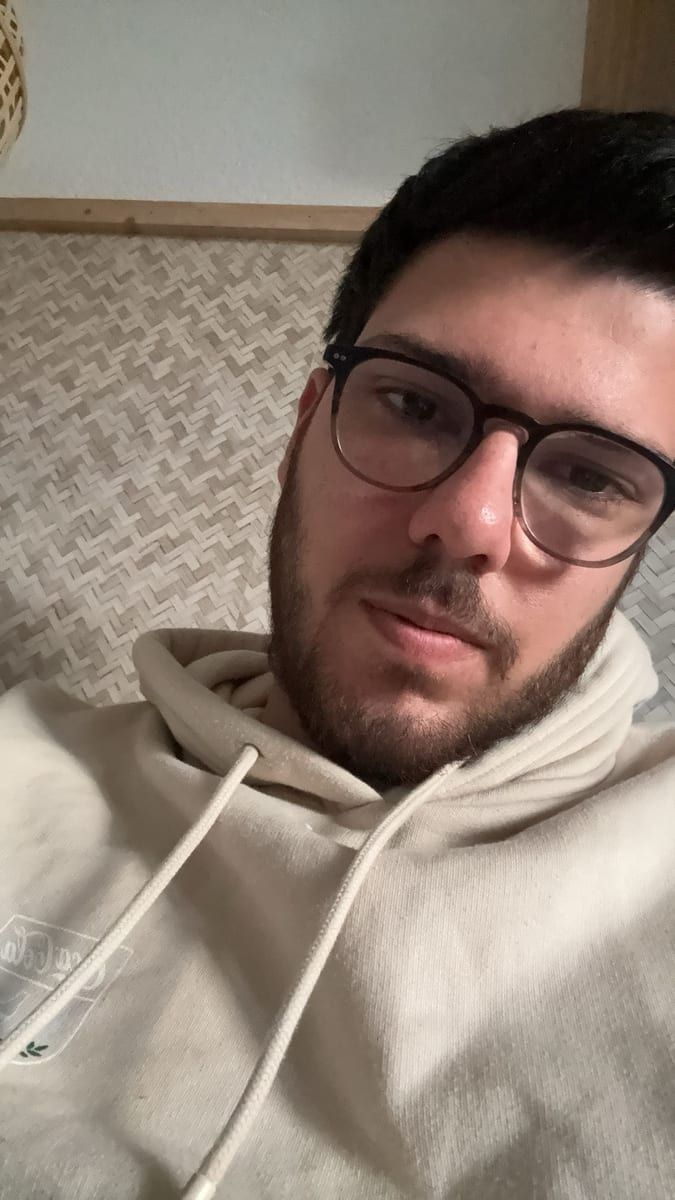 Furkan - Sites gay à Meien Profil de Furkan, 23 ans, Sites gay à Meien (Uri)