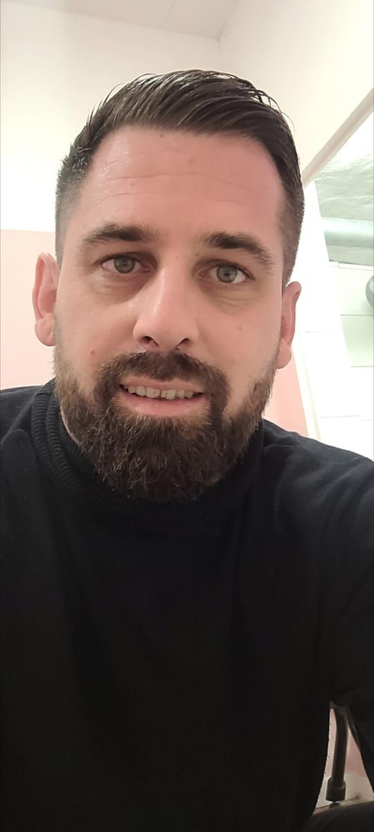 Abdenacer - Sites gay à Pratval Profil de Abdenacer, 26 ans, Sites gay à Pratval (Grisons)
