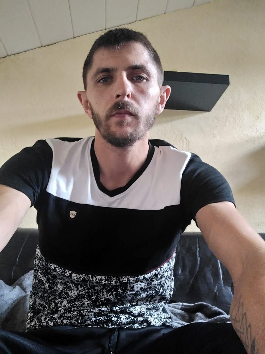 Romann - Sites gay à Certara Profil de Romann, 36 ans, Sites gay à Certara (Tessin)
