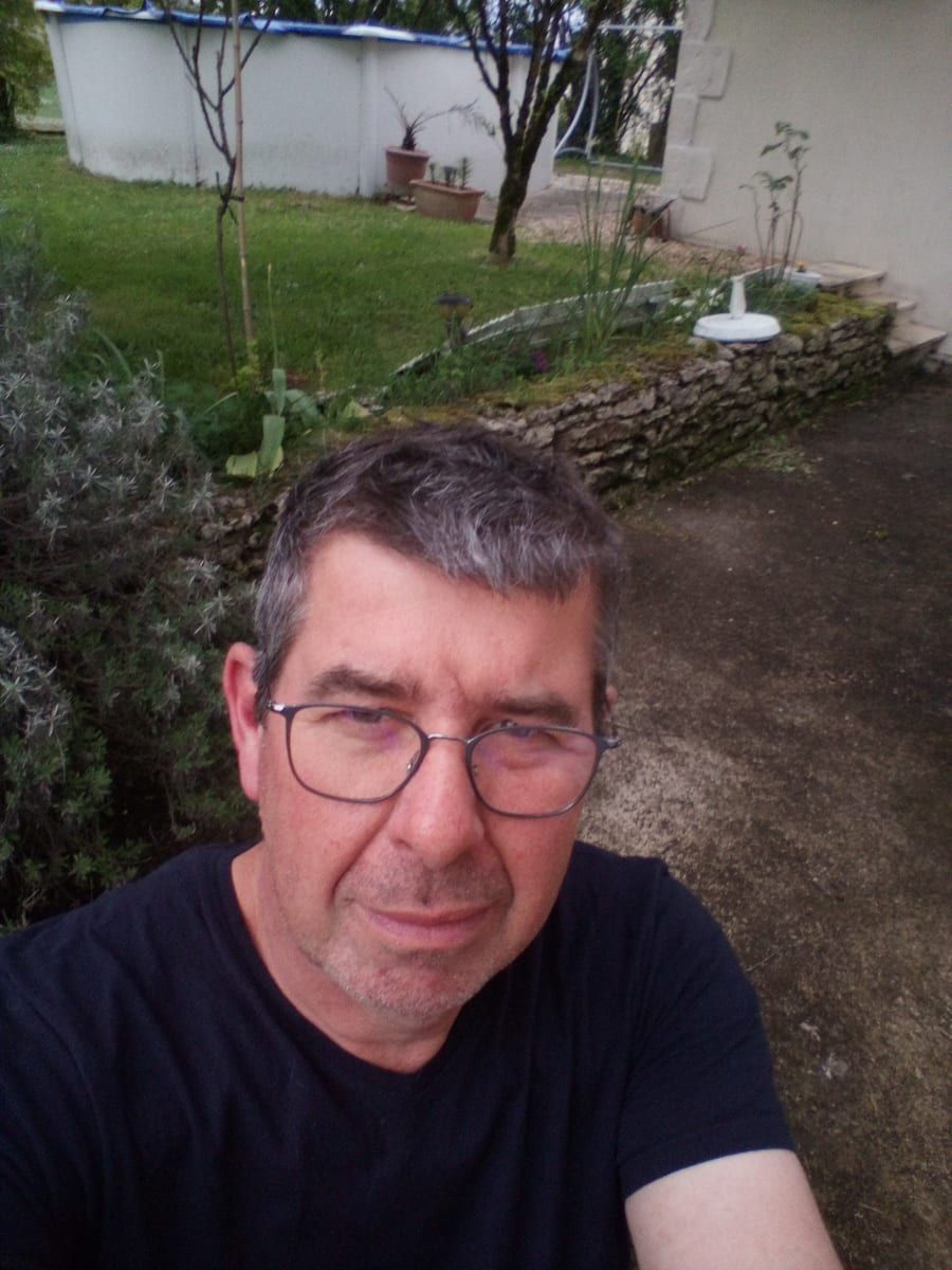 Cyr - Sites gay à Yvorne Profil de Cyr, 42 ans, Sites gay à Yvorne (Vaud)