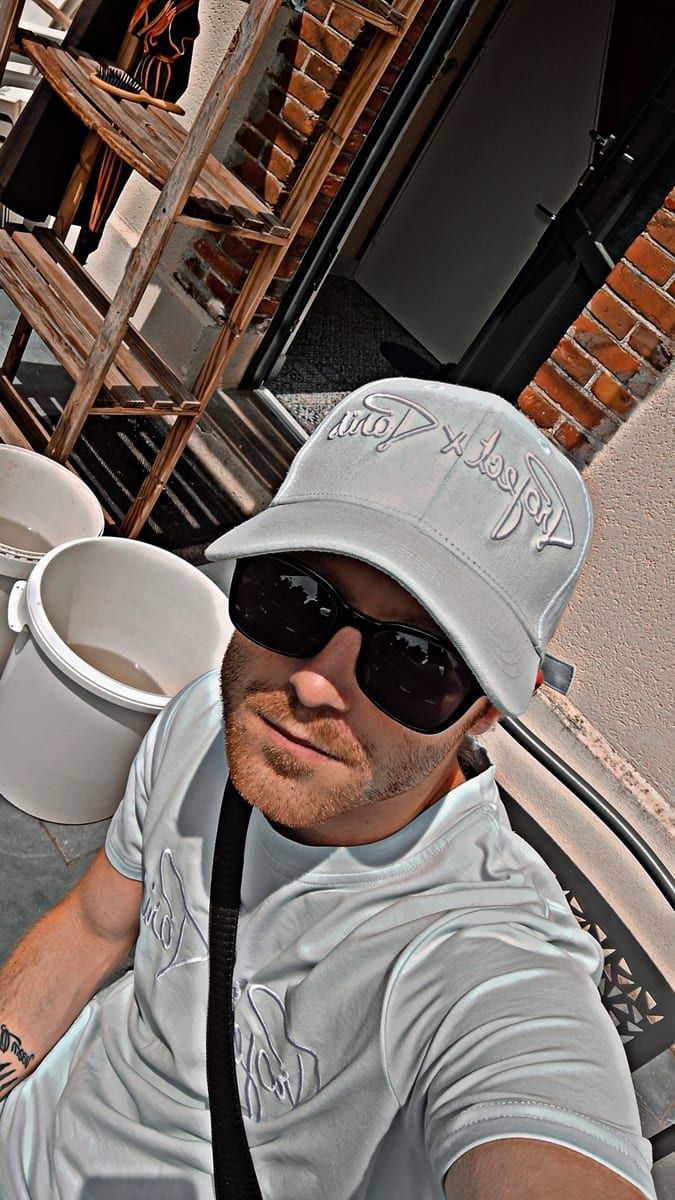 Micky - Sites gay à Vichères (Liddes) Profil de Micky, 30 ans, Sites gay à Vichères (Liddes) (Valais)