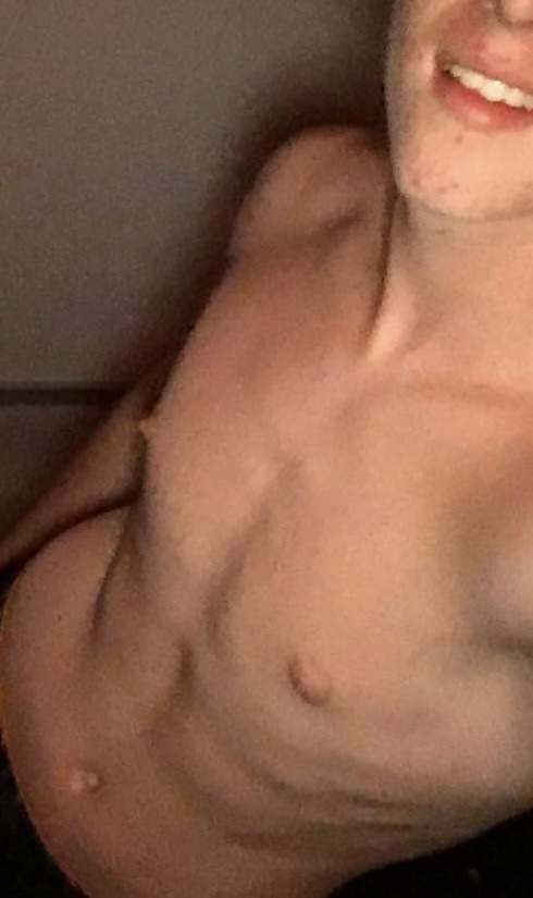 Nicholas - Sites gay à Savagnier Profil de Nicholas, 31 ans, Sites gay à Savagnier (Neuchâtel)