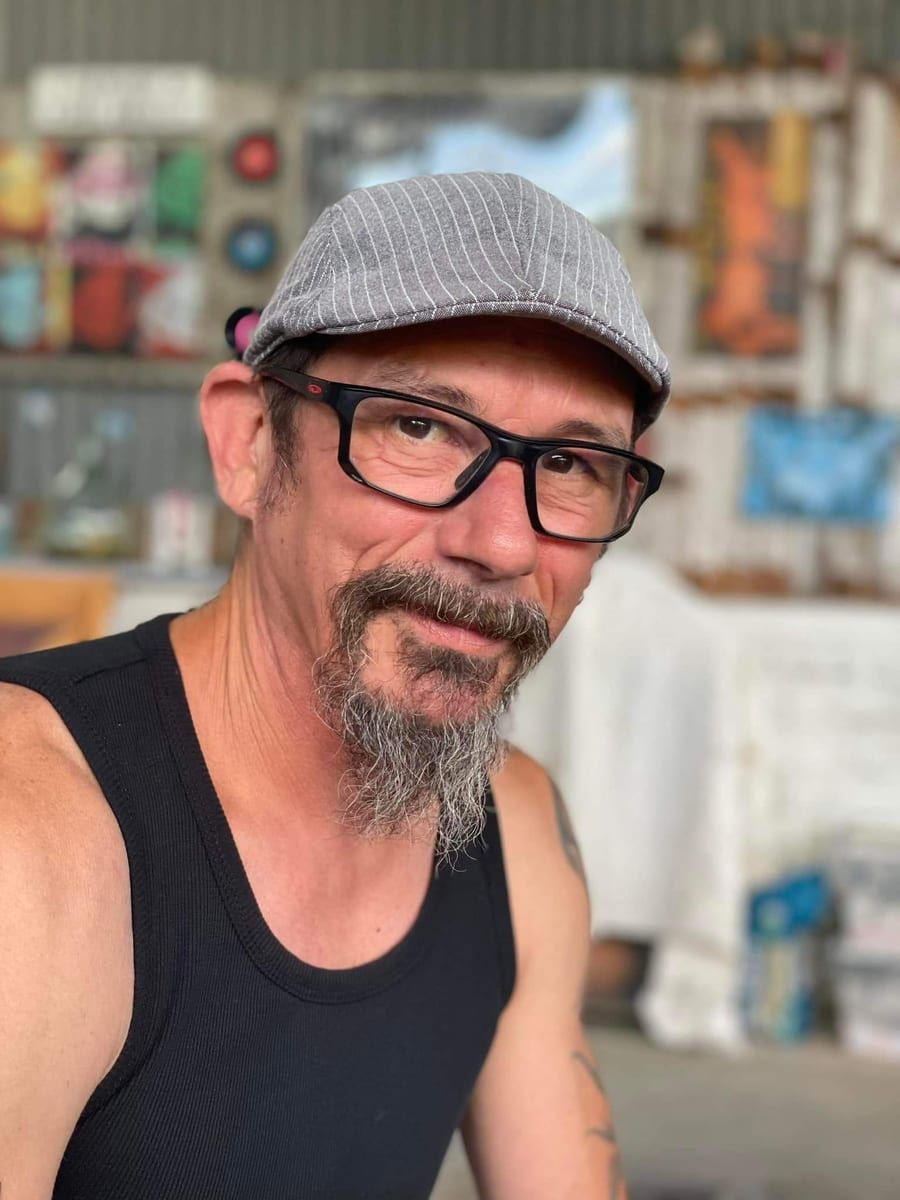 Pierre-camille - Sites gay à Alpnach Dorf Profil de Pierre-camille, 44 ans, Sites gay à Alpnach Dorf (Obwald)