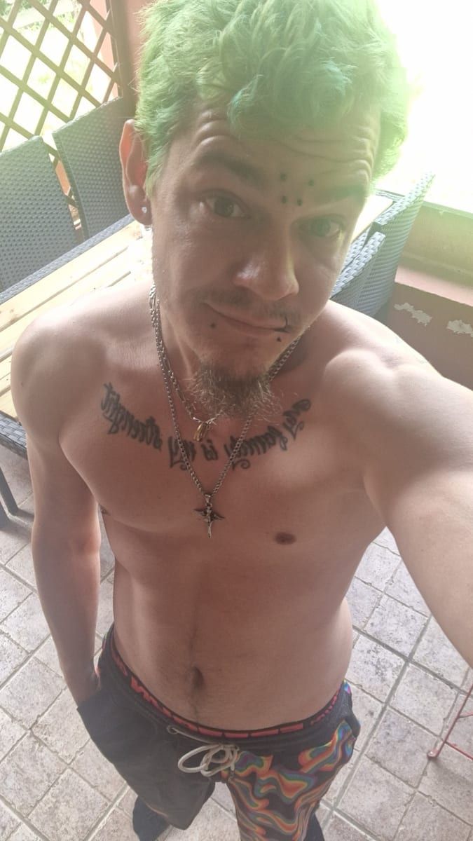 Hadrien - Sites gay à Weiach Profil de Hadrien, 30 ans, Sites gay à Weiach (Zurich)