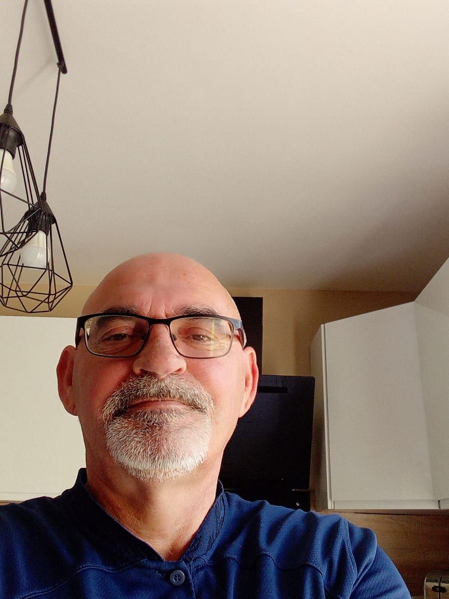 Zouher - Sites gay à Lüchingen Profil de Zouher, 34 ans, Sites gay à Lüchingen (Appenzell Rhodes-Intérieures)