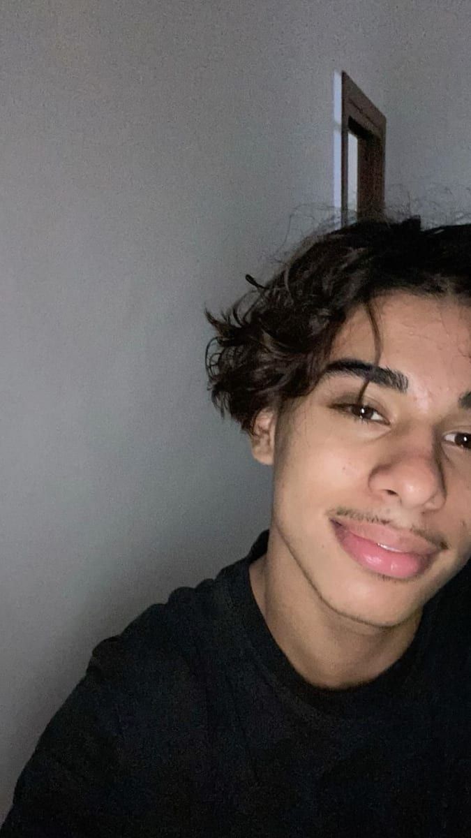 Radhouan - Sites gay à Kerns Profil de Radhouan, 24 ans, Sites gay à Kerns (Obwald)