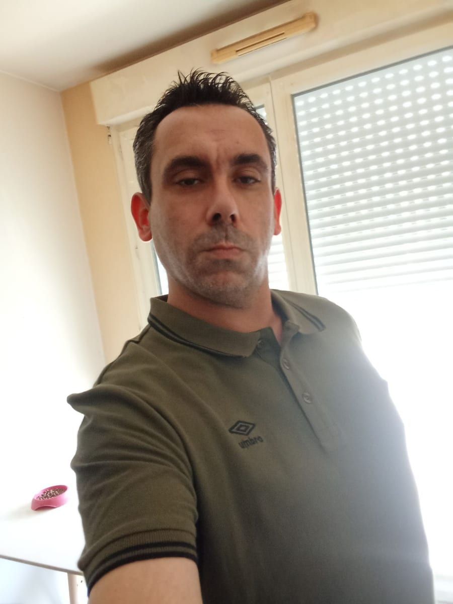 Akin - Sites gay à Champlan (Grimisuat) Profil de Akin, 36 ans, Sites gay à Champlan (Grimisuat) (Valais)