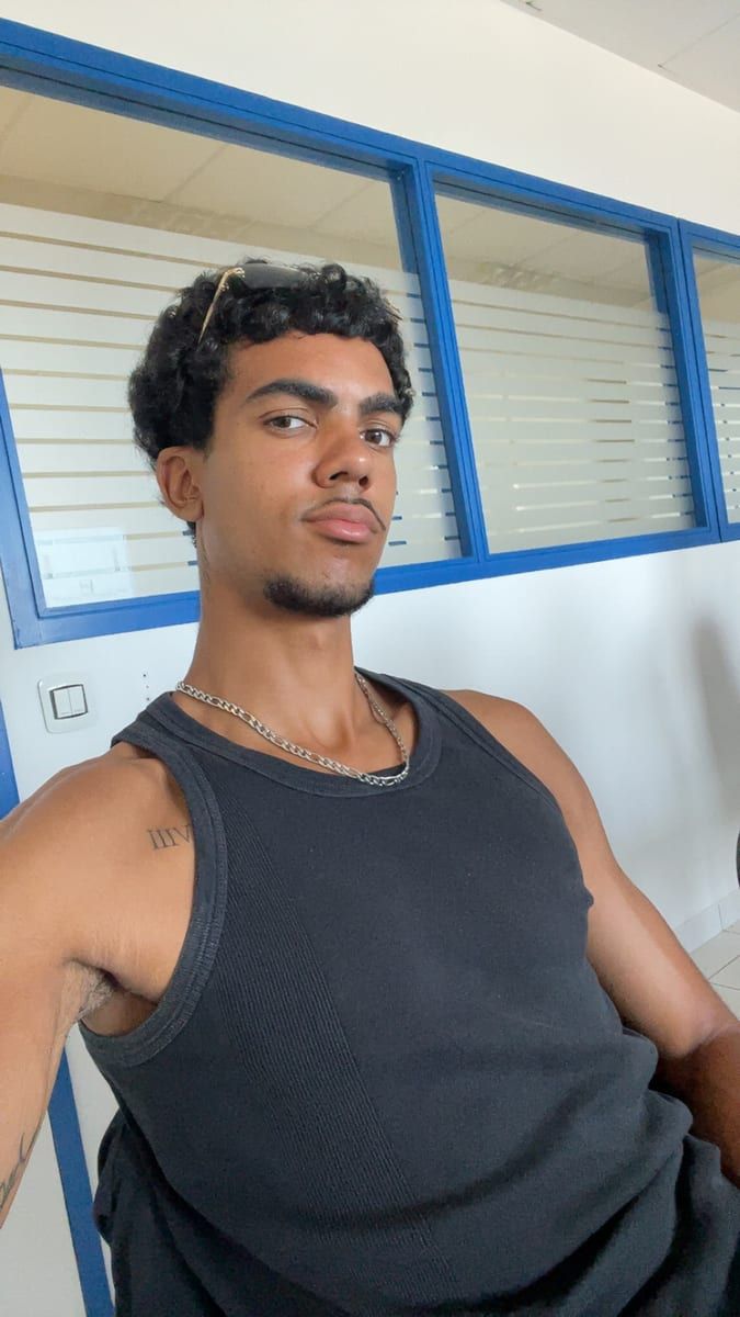 Jannis - Sites gay à Morcles Profil de Jannis, 37 ans, Sites gay à Morcles (Vaud)