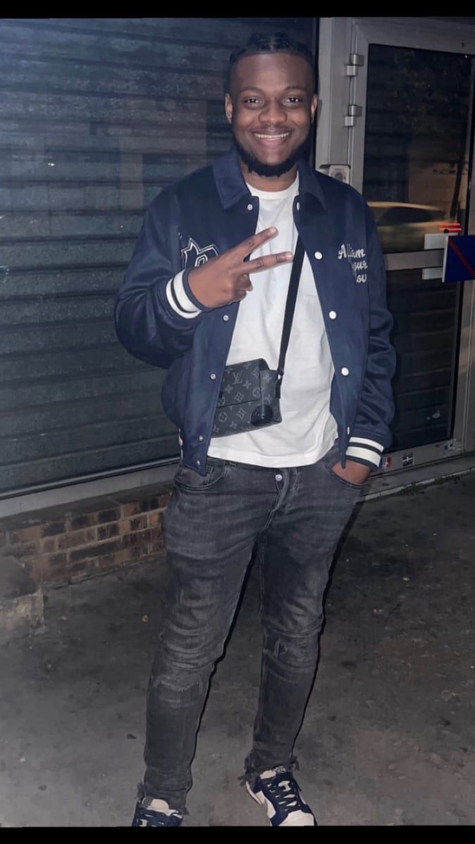 Samvel - Sites gay à Rodels Profil de Samvel, 23 ans, Sites gay à Rodels (Grisons)