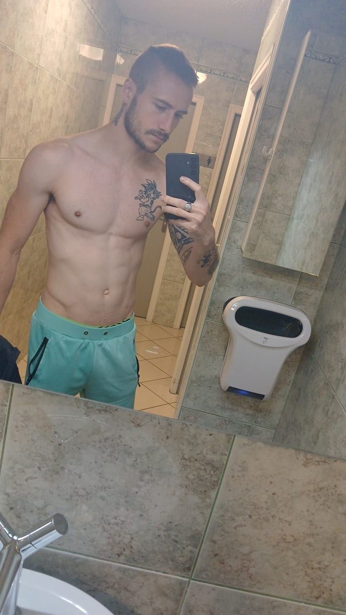 Arron - Sites gay à Walterswil SO Profil de Arron, 33 ans, Sites gay à Walterswil SO (Soleure)