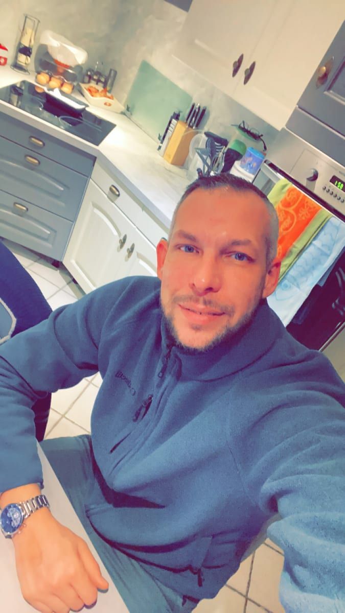 Brennan - Sites gay à Schlans Profil de Brennan, 23 ans, Sites gay à Schlans (Grisons)
